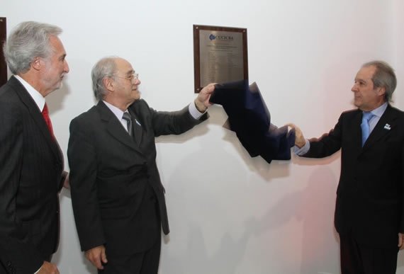 De izquierda a derecha Sr. Hugo Mennella ( presidente de CUCICBA), Sr. Carlos Sotelo ( Vicepresidente 1º) y Dr. Héctor D´Odorico (Vicepresidente 2º)
